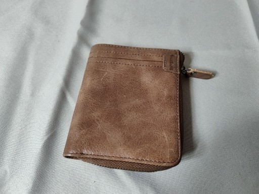Zdjęcie oferty: Portfel z ciekawym zapięciem / brązowy