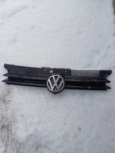 Zdjęcie oferty: Grill atrapa  grilla przód  vw golf 4 kolor Lc9z