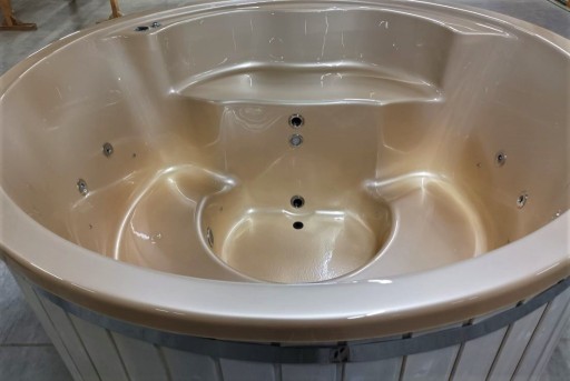 Zdjęcie oferty: Balia ogrodowa, akrylowa z jacuzzi i pokrywą termo