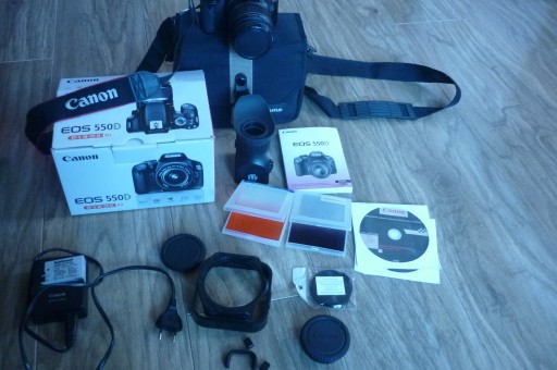 Zdjęcie oferty: aparat CANON EOS550D obiektyw  torba + duża 