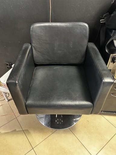 Zdjęcie oferty: Fotel fryzjerski 