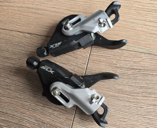 Zdjęcie oferty: Używane manetki SHIMANO Deore SLX SL-M670 2/3x10s