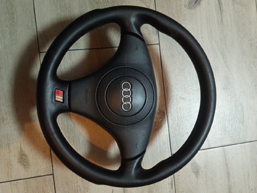 Zdjęcie oferty: Kierownica Audi S8 D2