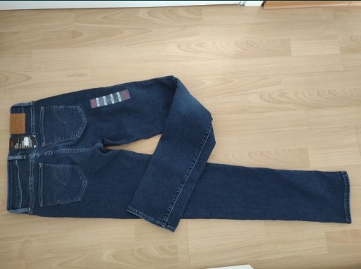 Zdjęcie oferty: Jeansy Levi's