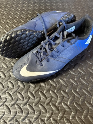 Zdjęcie oferty: Nike Bomba turf rozmiar 43 