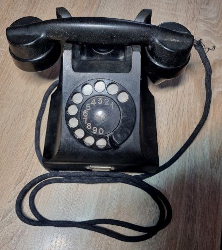 Zdjęcie oferty: Zabytkowy telefon CZPE DC2PL1 pierwszy powojenny