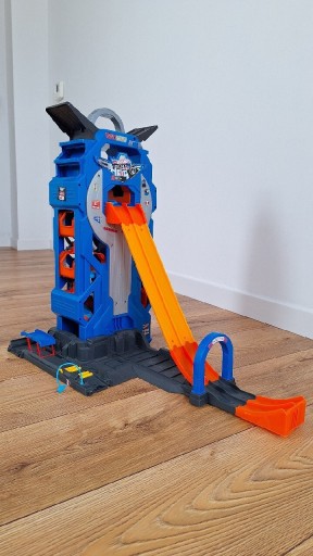 Samochodowy garaz Hot Wheels FTB68 Mykanów Ogłoszenie na