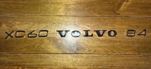 Zdjęcie oferty: emblemat/znaczek/ VOLVO XC60 B4 zdjęty z nowego