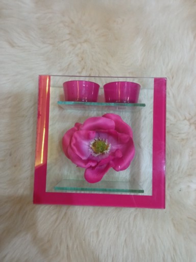 Zdjęcie oferty: Świecznik szklany różowy z kwiatem na 2 świeczki 