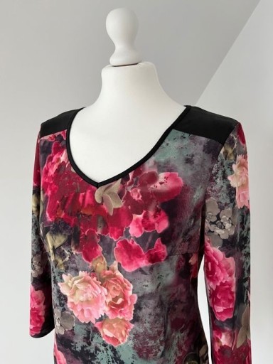 Zdjęcie oferty: Elegancka bluzka w kwiaty - WIBS