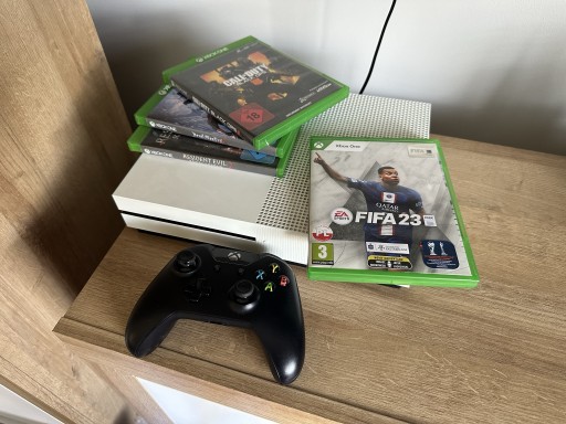 Zdjęcie oferty: Xbox One S 500gb konsola, 6x gry, pad, okablowanie