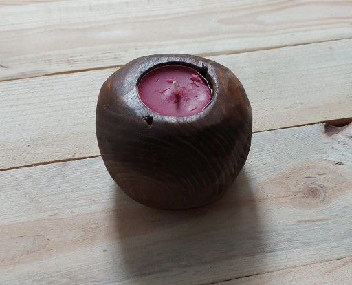 Zdjęcie oferty: Drewniany świecznik ręcznie robiony + świeczka