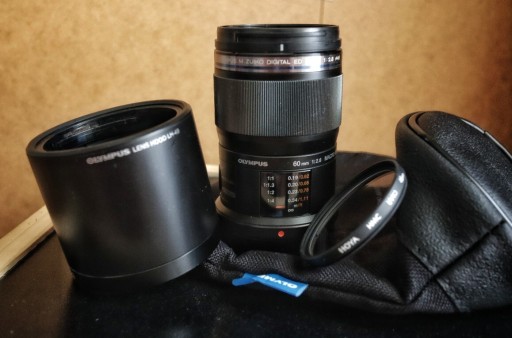 Zdjęcie oferty: Olympus M.ZUIKO DIGITAL ED 60mm f/2.8 + akcesoria