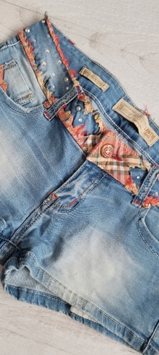 Zdjęcie oferty: UROCZE KRÓTKIE SPODENKI JEANS 36