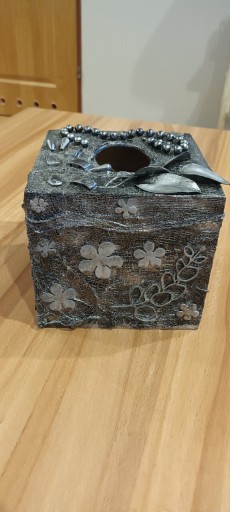 Zdjęcie oferty: Rękodzieło - Drewniane pudełko na chusteczki 