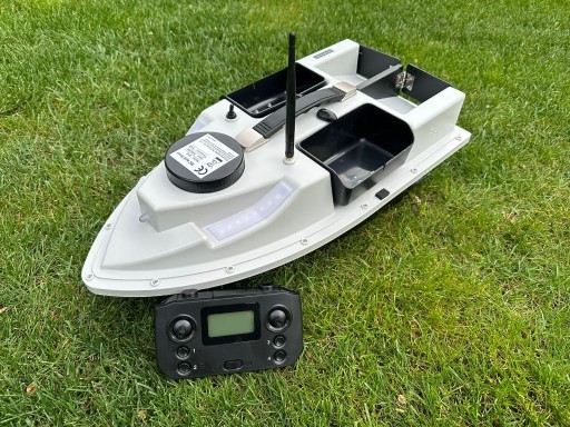Zdjęcie oferty: Nowa karpiowa łódka zanętową Flytec D19 GPS White