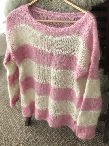 Zdjęcie oferty: Sweter w różowe pasy zrobiony na drutach mohair M