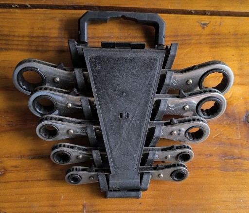 Zdjęcie oferty: Zestaw kluczy oczkowych z grzechotką od 6 do 22 