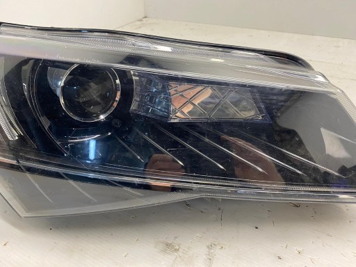 Zdjęcie oferty: Bi-xenon prawy lampa Skoda Superb III