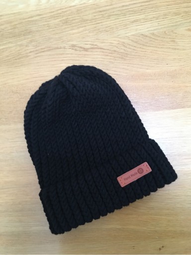 Zdjęcie oferty: Ciepła czarna czapka z wełną Merino handmade