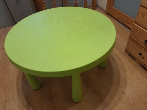 Zdjęcie oferty: Plastikowy stolik i 3 krzesełka IKEA 