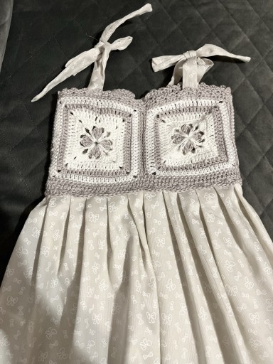 Zdjęcie oferty: Ręcznie robiona sukienka dla dziewczynki – delikatny, uroczy model 12-18 m