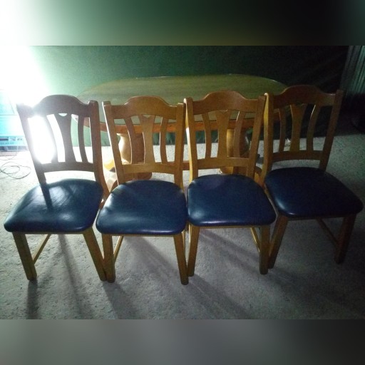 Zdjęcie oferty: Stół plus 4 krzesla