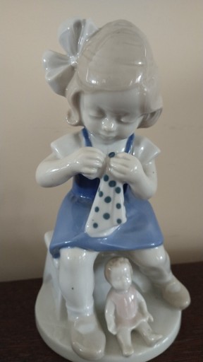 Zdjęcie oferty: Figurka dziewczynki z lalką Germany  G H & Co.