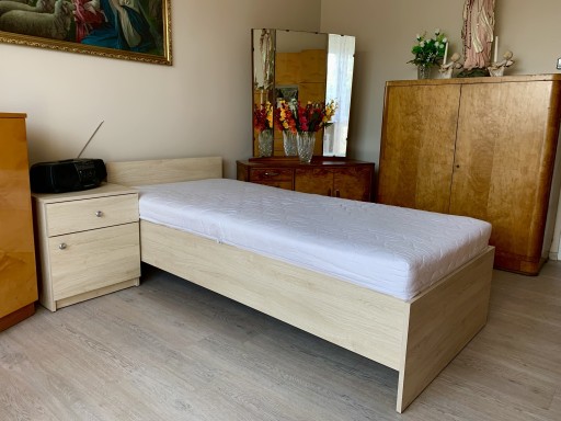 Zdjęcie oferty: Łóżko pojedyncze drewniane Jesion 
