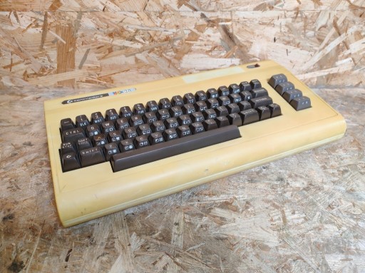 Zdjęcie oferty: RETRO KOMPUTER COMMODORE VC 20 