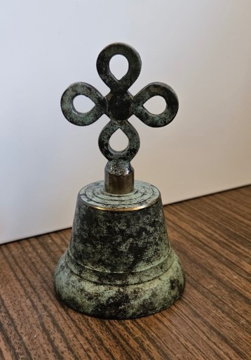 Zdjęcie oferty: Stary mosiężny dzwonek solidny z mosiądzu 