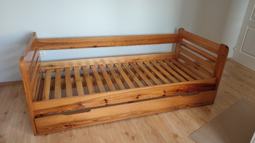 Zdjęcie oferty: Drewniane łóżko ze stelażem 90x200