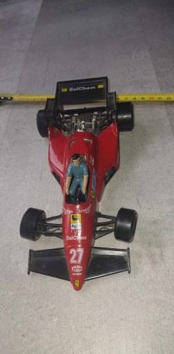 Zdjęcie oferty: Zabawka autko burago bolid ferrarl formuła 1991r