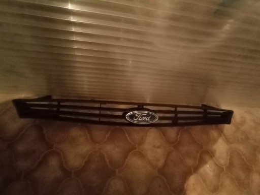 Zdjęcie oferty: GRILL ATRAPA chlodnicy logo Ford Focus MK1