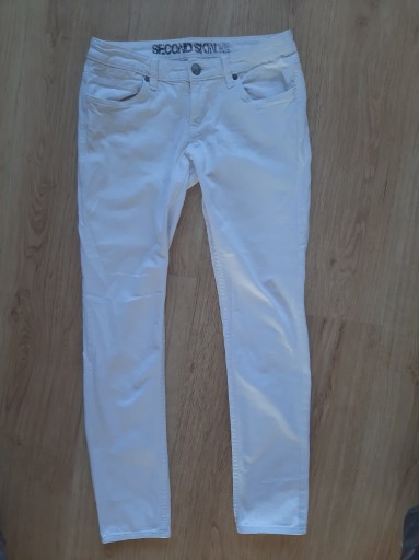Zdjęcie oferty: Białe damskie jeansy rozmiar 38
