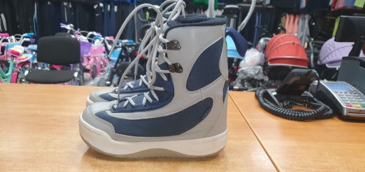 Zdjęcie oferty: Buty snowboardowe DUKES ( rozmiar 37 ) 