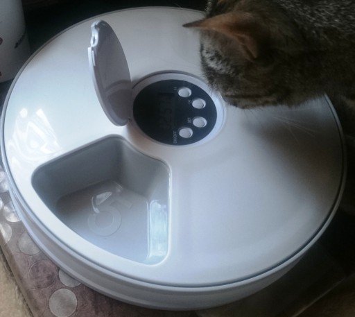 Zdjęcie oferty: Automatyczna miska - dozownik karmy dla psa i kota