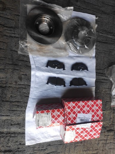 Zdjęcie oferty: Tarcze hamulcowe Febi przód + klocki . Skoda Fabia II 2