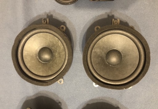 Zdjęcie oferty: 2 szt. glosniki Volvo Bowers & Wilkins 31350429