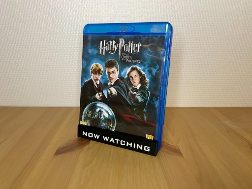 Zdjęcie oferty: Stojak podstawka na DVD, BluRay "Now Watching"