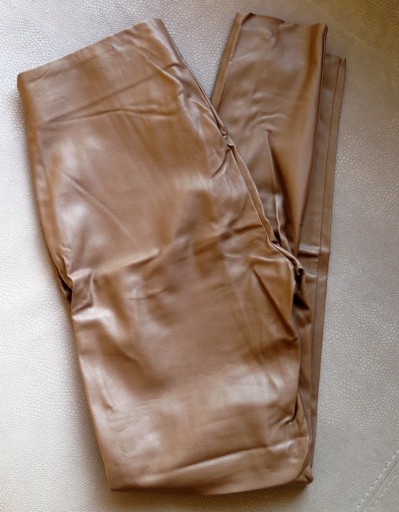 Zdjęcie oferty: Piękne nowe legginsy z eko skóry, r. 38 M