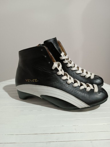 Zdjęcie oferty: Czarne skórzane buty firmy VENICE używany rozm 36