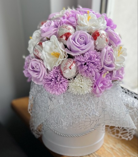 Zdjęcie oferty: Flowerbox flower box kwiaty mydlane słodycze róże azalie