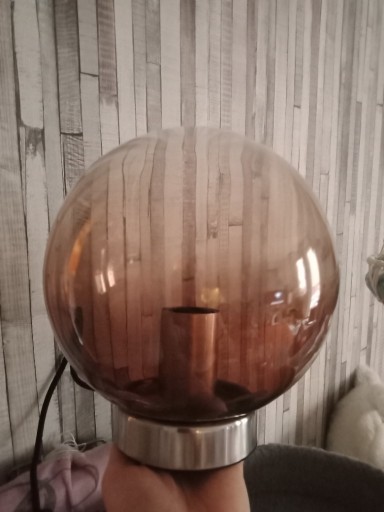 Zdjęcie oferty: LAMPA STOŁOWA SZKLANA KULA DYMIONA SREBRO 25W E27