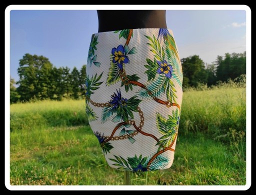 Zdjęcie oferty: Amisu krótka spódnica na gumce w kwiaty z podszewk