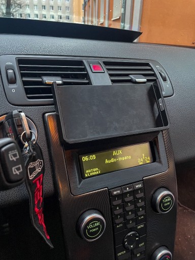 Zdjęcie oferty: zaślepka radia z uchwytem na telefon volvo s40/...