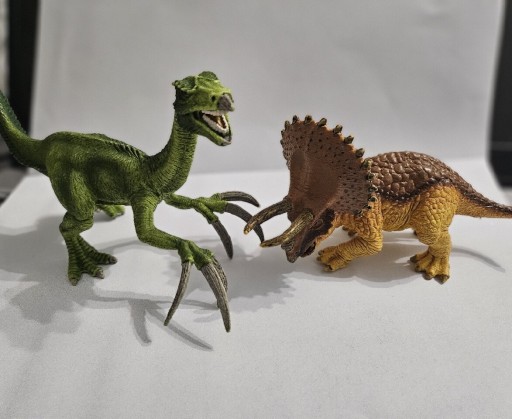 Zdjęcie oferty: Schleich Zestaw Triceratops i Therinozaur 42217