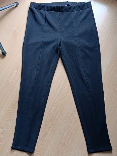 Zdjęcie oferty: Czarne spodnie prążek elastyczne 46