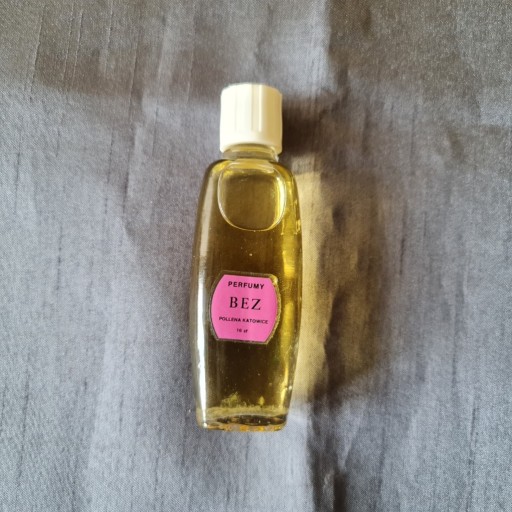 Zdjęcie oferty: Stare perfumy z okresu PRL-u.