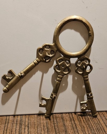 Zdjęcie oferty: Stary mosiężny wieszak na klucze z mosiądzu 